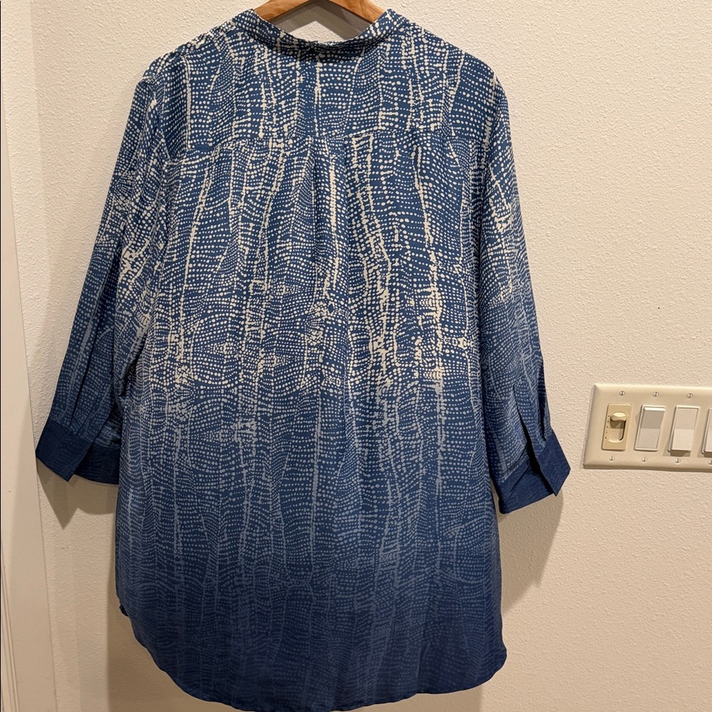 Soft Surroundings Blue White Patterned Split-Neck… - image 2